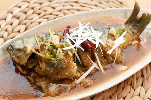 红烧鲫鱼的做法 红烧鲫鱼的家常做法