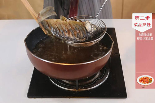 红烧鲫鱼的做法 红烧鲫鱼的家常做法