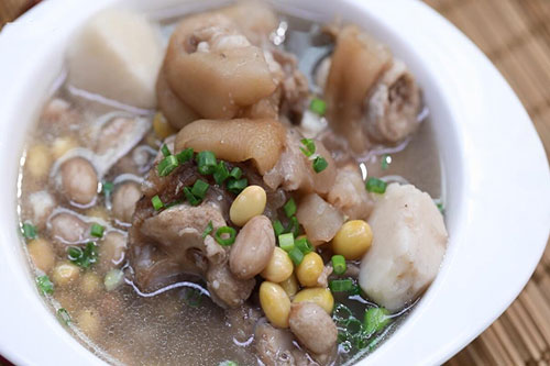 芋头花生猪脚汤的做法 猪脚汤怎么做好喝