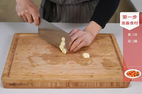 鹌鹑蛋红烧肉的做法 家常鹌鹑蛋红烧肉做法