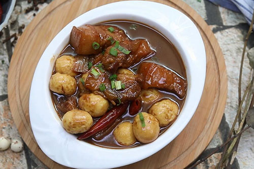 鹌鹑蛋红烧肉的做法 家常鹌鹑蛋红烧肉做法