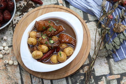 鹌鹑蛋红烧肉的做法 家常鹌鹑蛋红烧肉做法