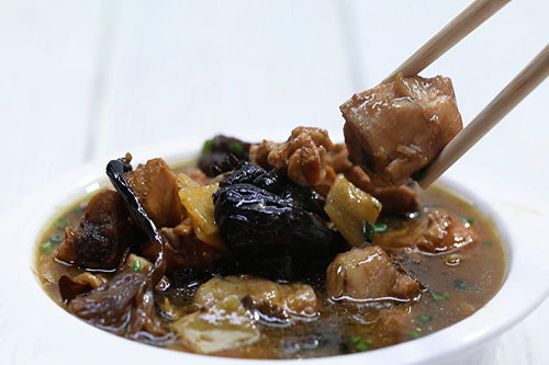 小鸡炖蘑菇的做法 家常小鸡炖蘑菇做法