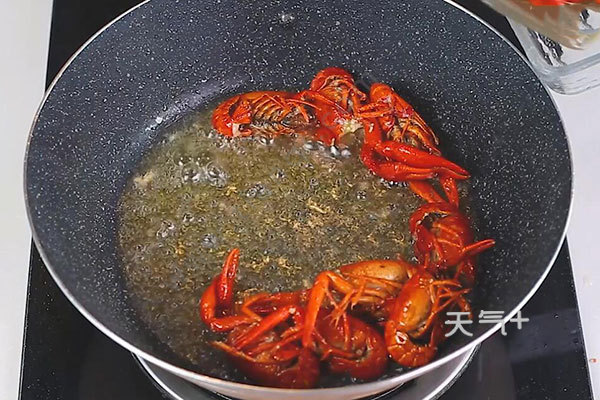蒜香小龙虾的简单做法 正宗蒜香小龙虾怎么做