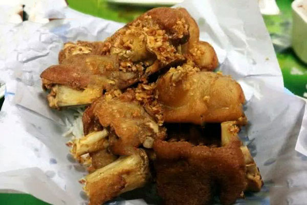 广西炸猪脚的做法 正宗广西炸猪脚怎么做