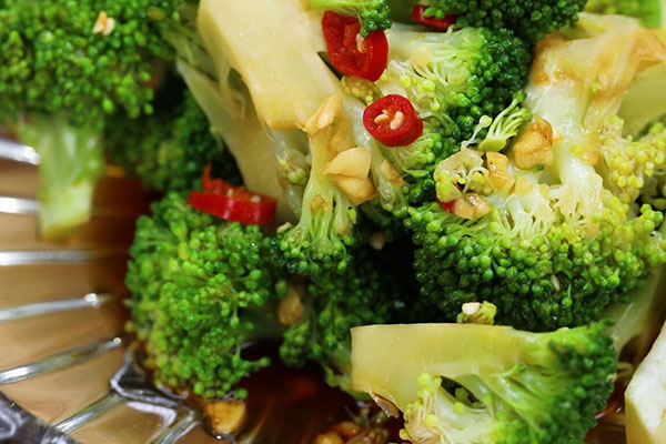 凉拌西兰花怎么拌 家常凉拌西兰花的做法