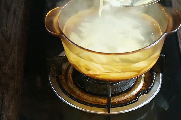 油焖笋的家常做法 自制油焖笋