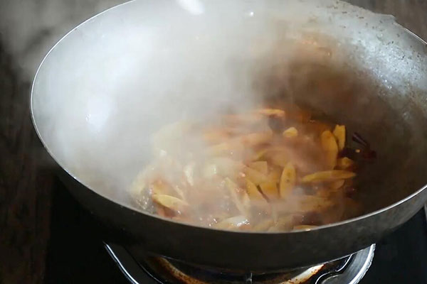 油焖笋的家常做法 自制油焖笋