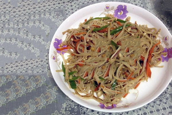 素炒金针菇的家常做法 如何素炒金针菇