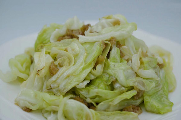 油渣炒包菜怎么做 油渣炒包菜的做法