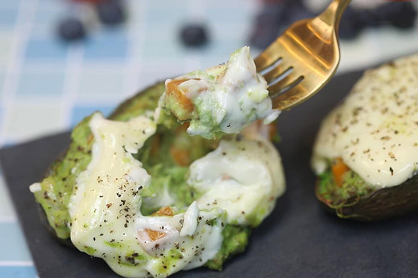 牛油果焗虾仁的做法 牛油果焗虾仁的简单做法