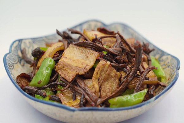 家常茶树菇干锅五花肉做法 茶树菇干锅五花肉怎么做