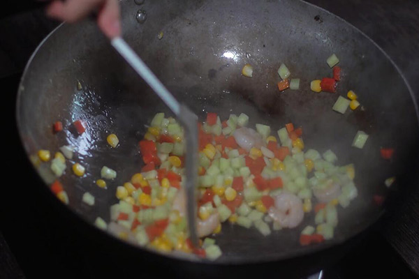 三色炒虾仁的做法 三色炒虾仁怎么炒