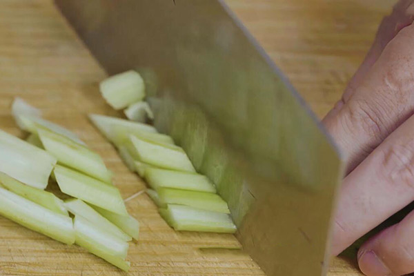 芹菜的做法大全 芹菜怎么做好吃