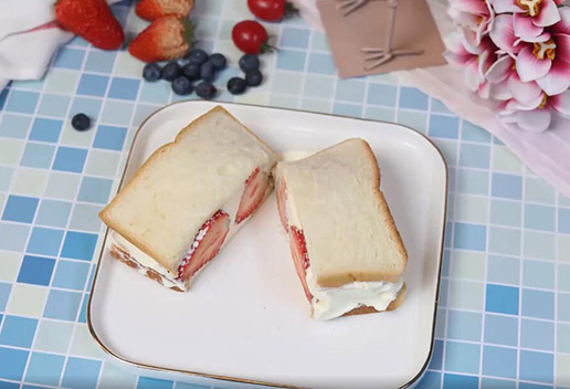 奶油草莓三明治的做法 自制奶油草莓三明治