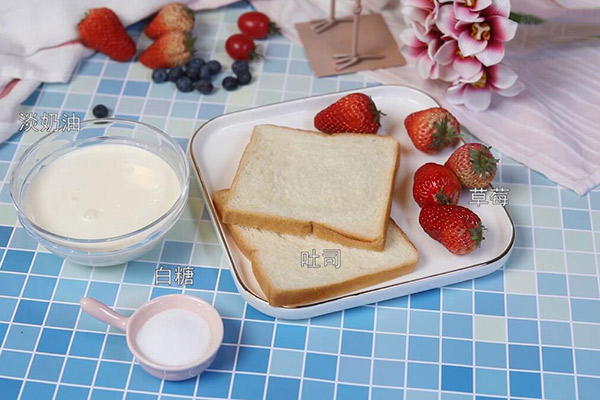 奶油草莓三明治的做法 自制奶油草莓三明治