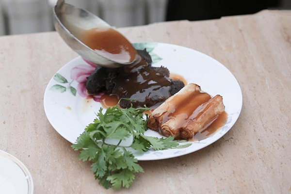 海参怎么做好吃 葱烧海参的做法