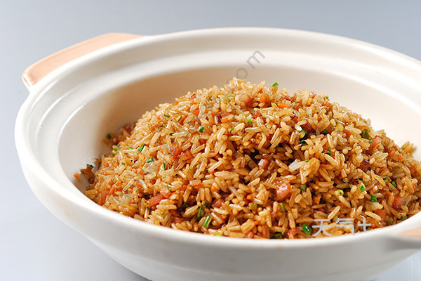 生腊肠怎么做好吃 腊肠炒饭的简单做法