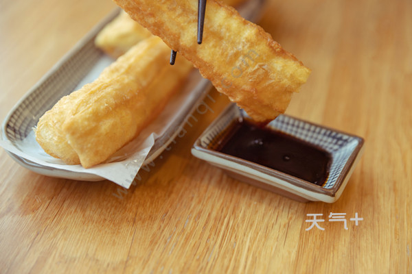 怎么炸油条 自制油条的方法