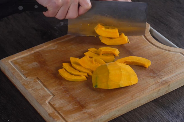 蛋黄焗南瓜的做法 蛋黄焗南瓜的简单做法