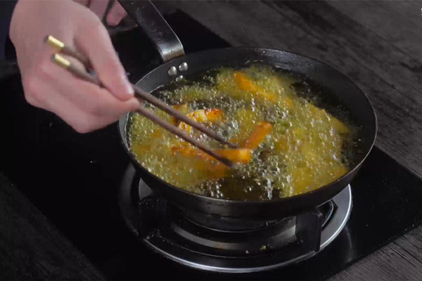 蛋黃焗南瓜的做法 蛋黃焗南瓜的簡單做法