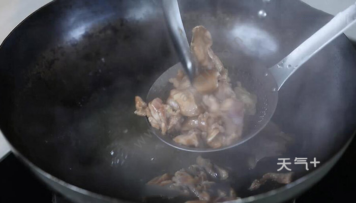 土豆焖鸡的做法 土豆焖鸡的家常做法