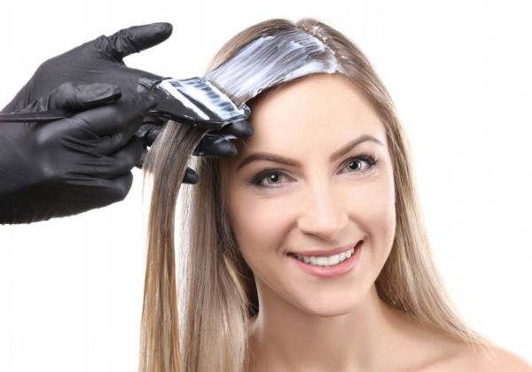 头发染什么颜色显白 显白的发色