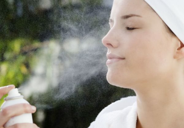 保湿喷雾的用法 保湿喷雾使用步骤