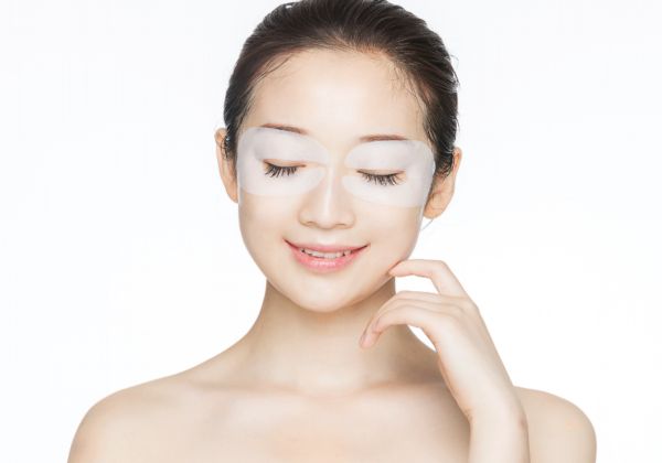 眼膜的功效有哪些 眼膜对眼部肌肤的好处