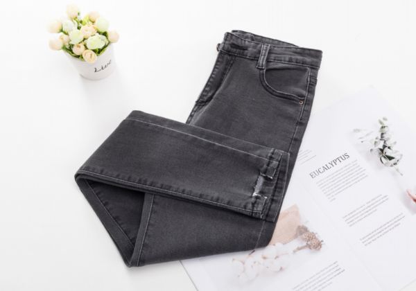 红色上衣搭配什么下装 红色上衣如何搭配