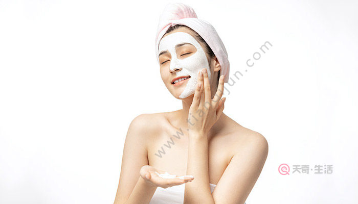 撕拉面膜怎么撕下来（撕拉面膜撕下来的方法）