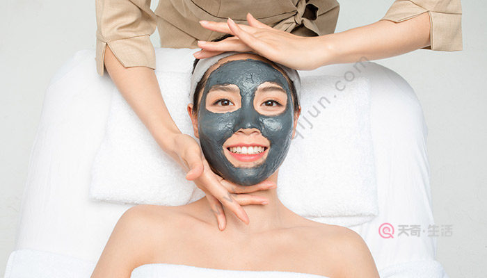 撕拉面膜怎么撕下来（撕拉面膜撕下来的方法）