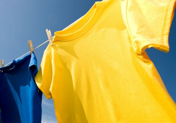 黄t恤配什么颜色短裤 黄t恤如何搭配短裤