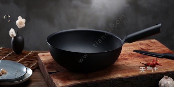 铁锅和不粘锅的区别 不粘锅和铁锅怎么区分