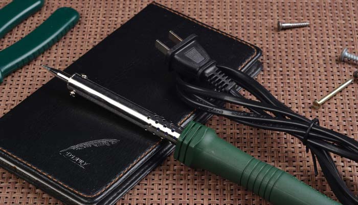 电烙铁的使用方法 电烙铁怎么使用