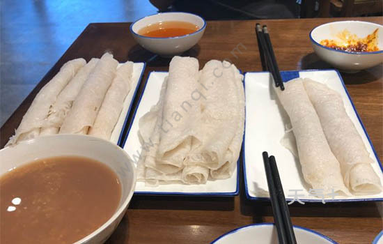 清涧煎饼是陕西榆林的特色小吃,有着非常悠久的历史,在元代就已经