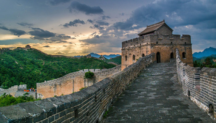 显示中华民族悠久的历史,反映中国古代建筑工程技术的伟大成就,表现