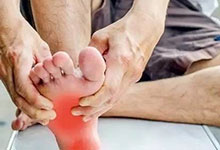 腳底板疼是怎么回事 引起腳底板疼的因素