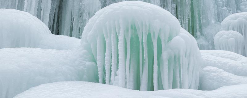 梦见很厚的冰怎么办 梦见很厚的冰代表什么预兆