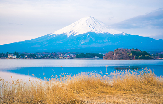 日本富士山形成的原因是什么