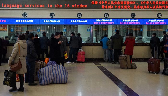 摄图网_500746381_banner_北京站坐火车回家的人（企业商用）.jpg
