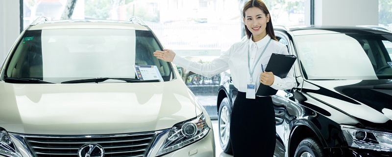 摄图网_500676826_banner_女性汽车销售介绍汽车（企业商用）.jpg
