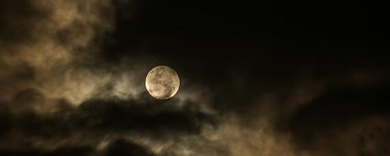 梦见密云散开月光明亮预示什么 梦见密云散开月光明亮有什么征兆