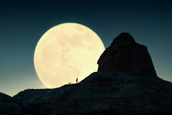 梦见月在半空中大放光彩什么意思 梦见月在半空中大放光彩预示什么