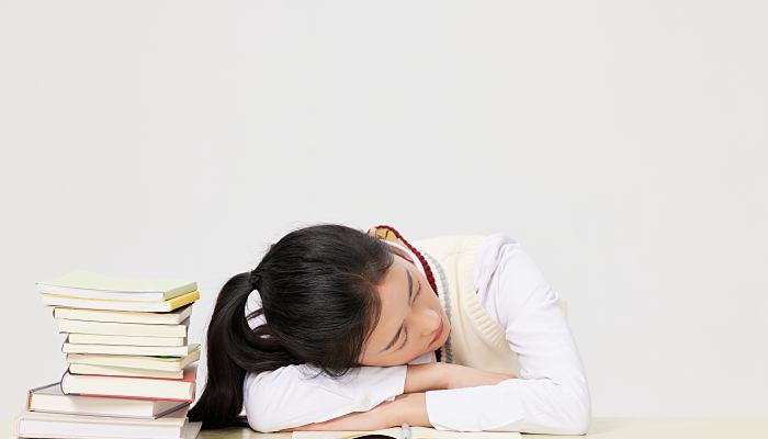 六成中小学生睡眠时长增加 整体睡眠时长仍有不足