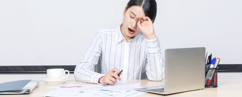 人們?yōu)槭裁磿滩蛔〈蚬?人們?yōu)槭裁纯偸侨滩蛔〈蚬?></p><p style=