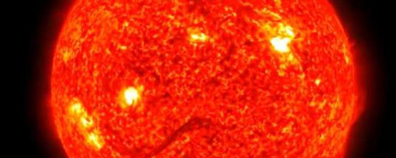 日冕洞比周围温度低吗 日冕洞是比周边温度低吗
