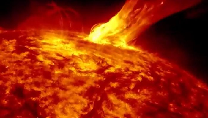 日冕洞比周围温度低吗 日冕洞是比周边温度低吗