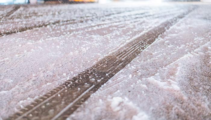 苏州今日发布道路结冰黄色预警信号注意防范 今晨最低气温零下2.5℃最高气温3℃左右。