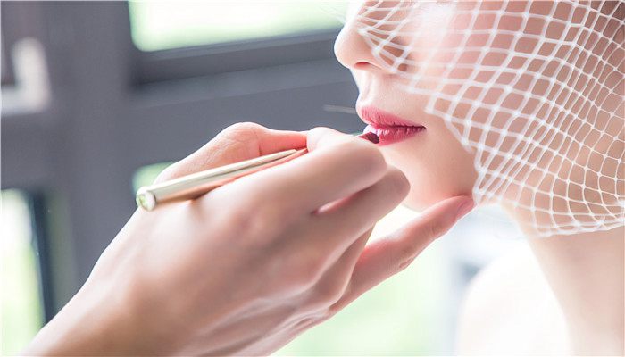 口红可以带上飞机吗 怎样挑选口红